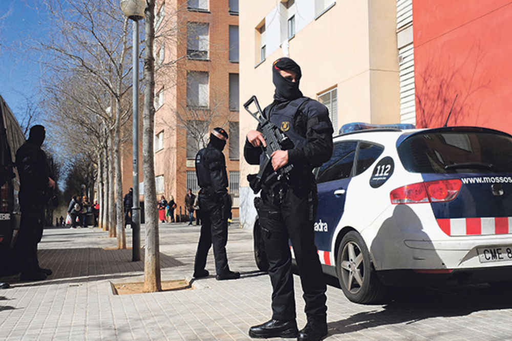 RACIJA U ŠPANIJI: Među dobavljačima oružja za napad na Pariz uhapšeni Srbin i Crnogorac
