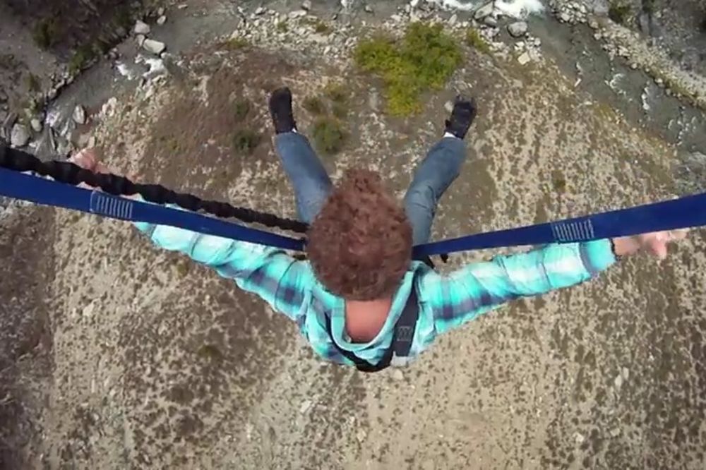 (VIDEO) DA LI STE DOVOLJNO HRABRI: Ovo je najveća ljuljaška na svetu