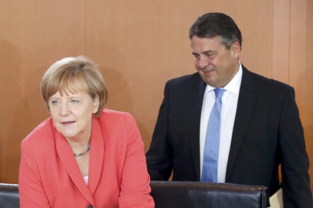 KALIF UMESTO KALIFA: Čitavih 13 minuta bio Angela Merkel i već mu kažu da se ne zanosi