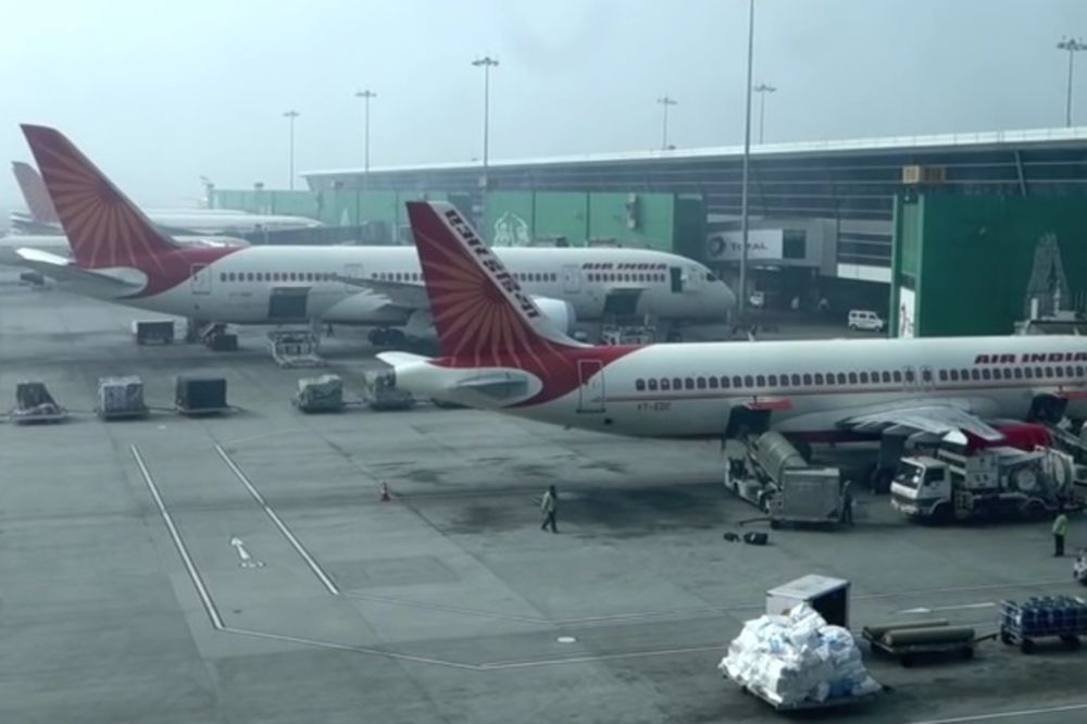 SLEPI PUTNIK: Avion Er Indije morao da se vrati zbog pacova u kabini