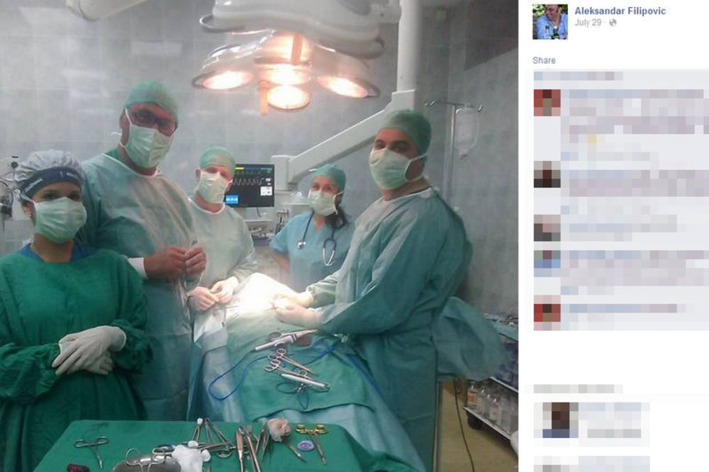 ŠOKANTNI SELFI: Grupa crnogorskih lekara slikala se pored operisanog pacijenta!