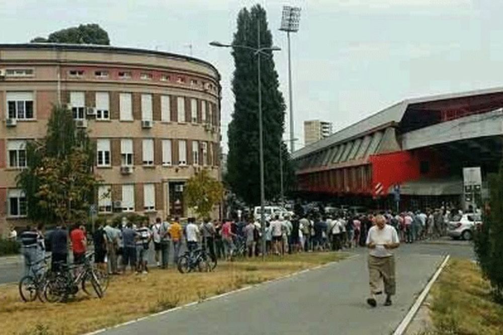 (FOTO, VIDEO) OPSADNO STANJE U NOVOM SADU: Nezapamćeni redovi za karte za meč Voše i Sampdorije