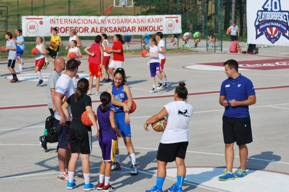 (FOTO) JUBILEJ VREDAN POŠTOVANJA: Prvi košarkaški kamp u Srbiji obeležio 40. godina postojanja