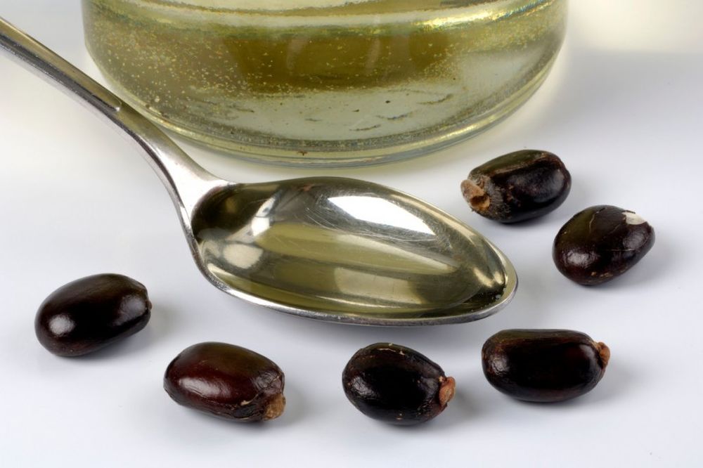 OBLOGA KOJA LEČI 25 BOLESTI: Recept za napitak od ricinusovog ulja i sode bikarbone