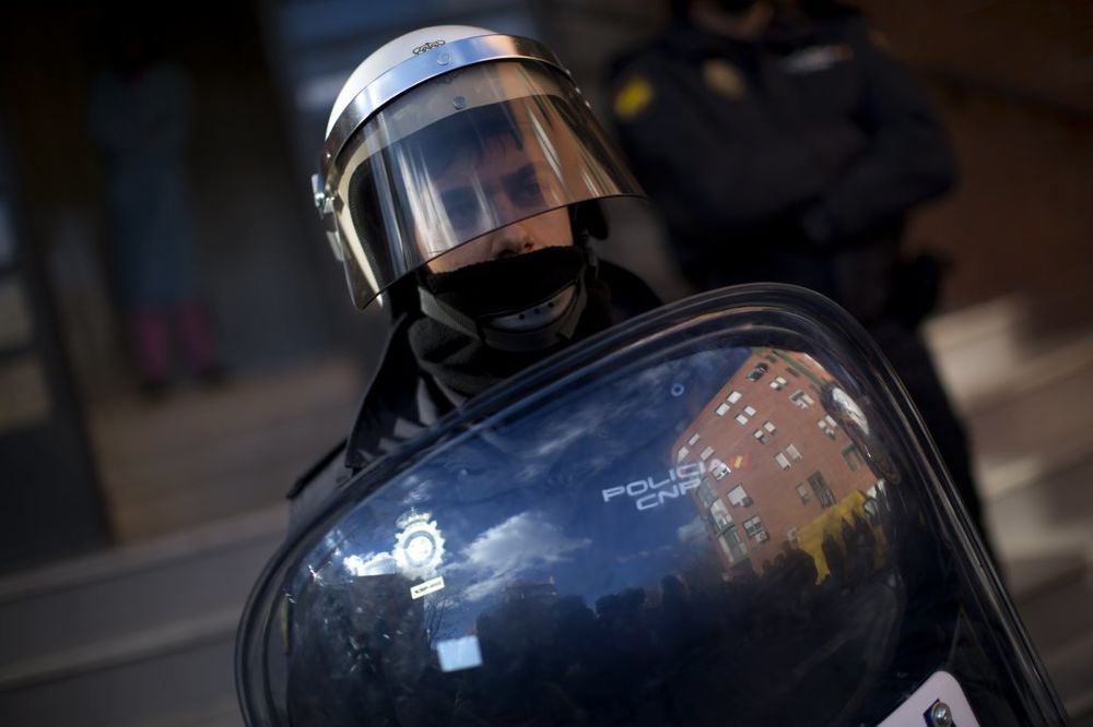 KRV U MADRIDU: Migranti napali policiju nakon pogibije jednog Senegalca