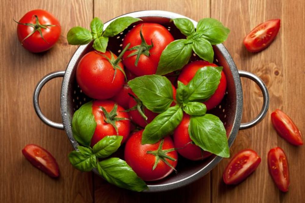 VRT U KUĆI: Evo kako da uzgojite paradajz na TERASI! Jednostavno je, a uvek ćete imati SVEŽU SALATU