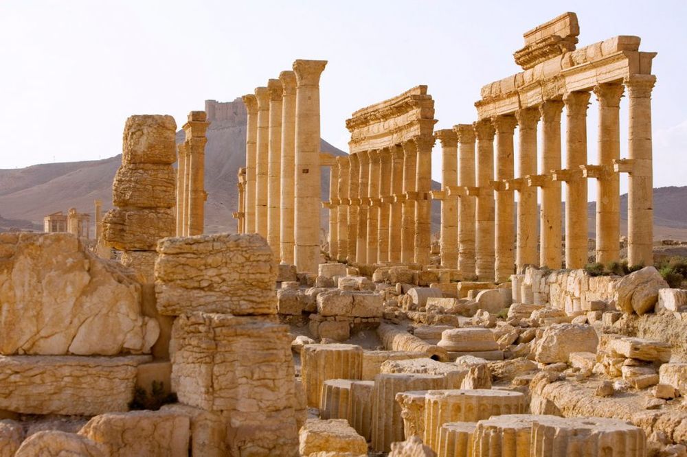 NE STAJU SA UNIŠTENJIMA: Džihadisti razorili Trijumfalnu kapiju drevne Palmire