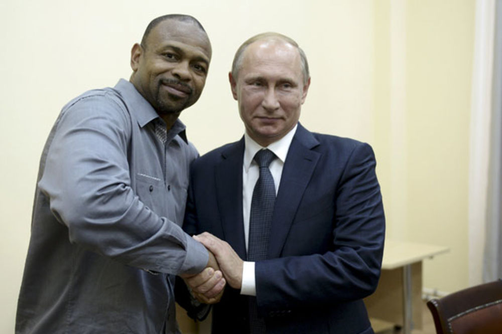 (VIDEO) RAZGOVOR UZ ČAJ: Slavni američki bokser tražio ruski pasoš od Putina