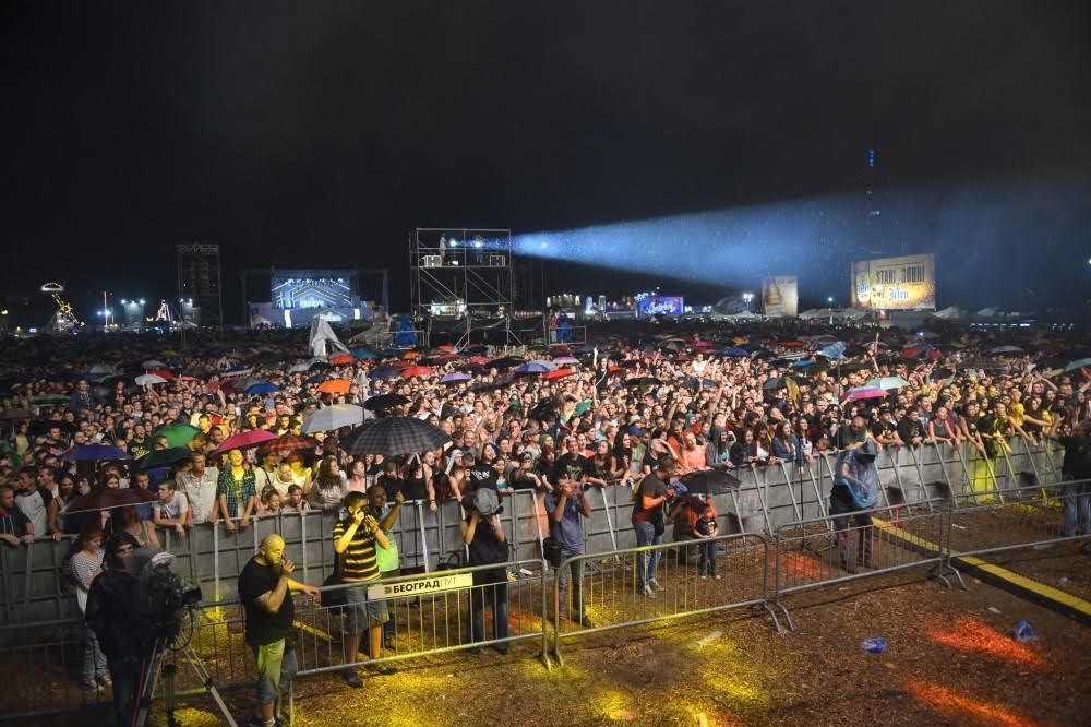 BEER FEST PRKOSI PADAVINAMA: Na Ušću posuto 210 kubika biomase, nema blata a  program bez izmena