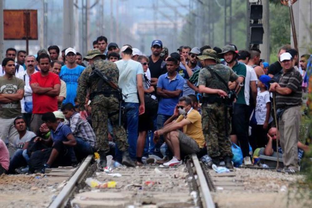 TALAS OD 100.000 IZBEGLICA STIŽE SA SEVERA: Srbija će morati da primi sve migrante?!
