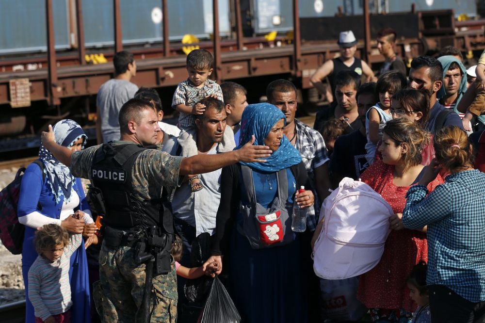 UPOZORENJE MINISTARSTVA SRBIJE: Ne idite preko Đevđelije i ne primajte migrante u kola