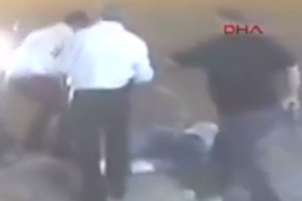 (UZNEMIRUJUĆI VIDEO) SKANDAL U TURSKOJ: Šef policije pucao čoveku u glavu