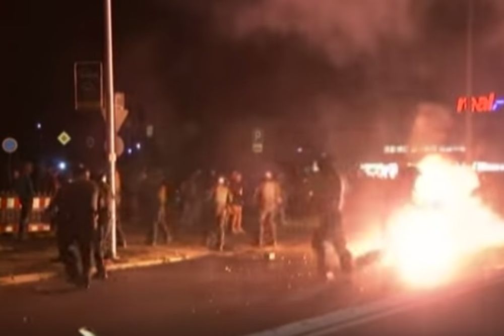 (VIDEO) NEREDI U NEMAČKOJ: Desničari protestovali protiv azilanata, povređeno 30 policajaca