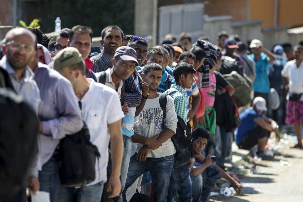 REZERVE HRANE I VODE PRI KRAJU: Više od 8.000 migranata ušlo u Srbiju za 24 sata