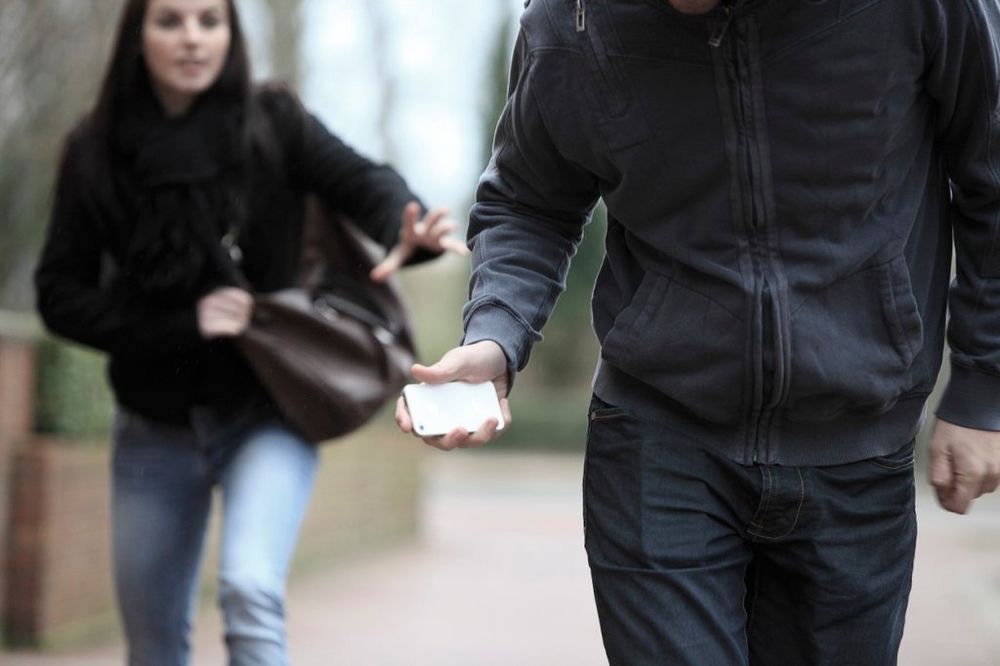 JEZIV POKUŠAJ PLJAČKE U NIŠU: Otimao ženi tašnu pa joj slomio butnu kost