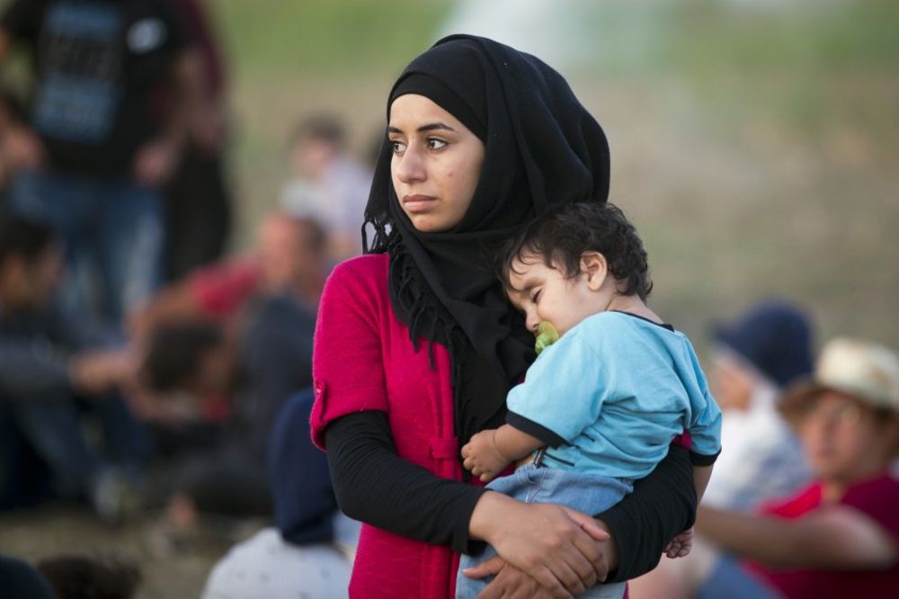 PUN KOMBI DROGIRANE DECE: Švercer ljudi sedativima nakljukao male izbeglice!