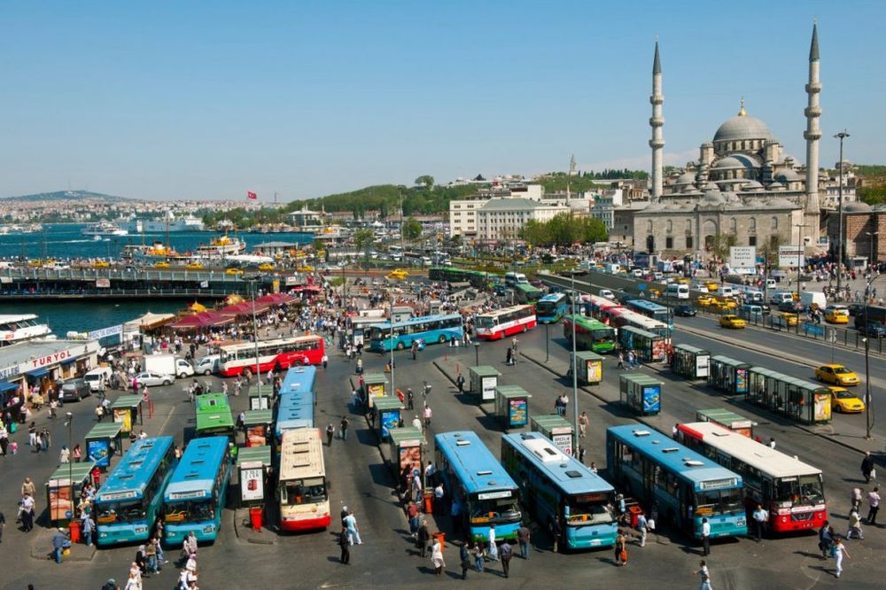 PUCNJAVA NA AUTOBUSKOJ STANICI: Troje povređenih u Istanbulu