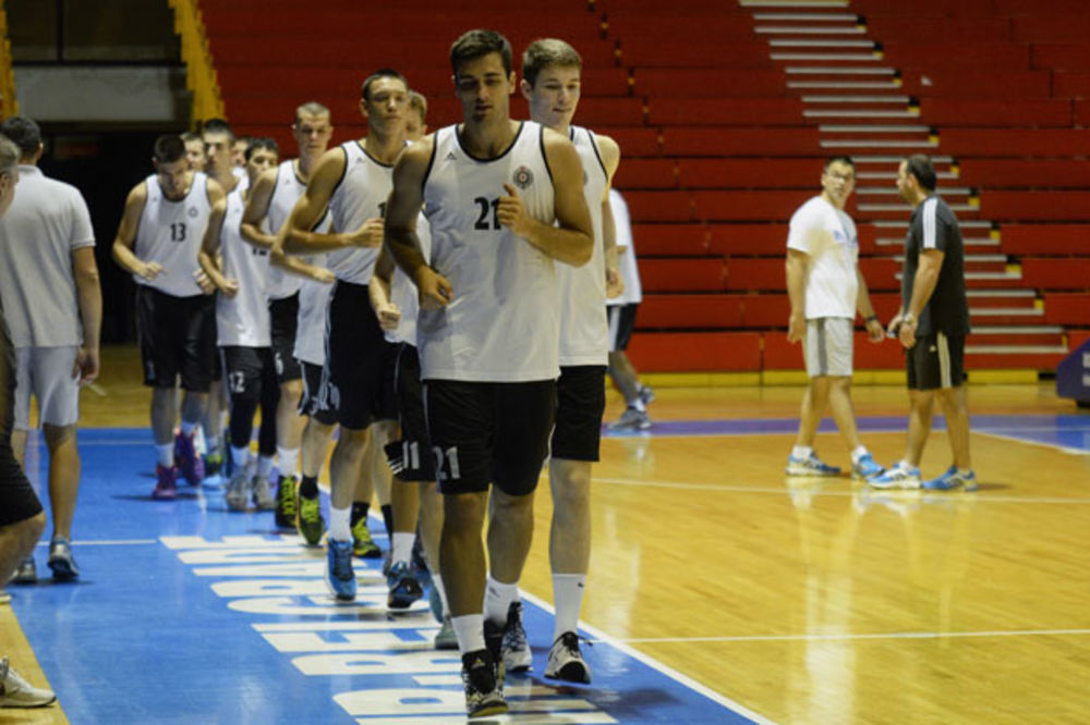 MALERIMA CRNO-BELIH NEMA KRAJA: Andriću noga u gipsu, propušta start sezone