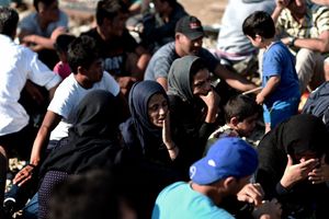 GRČKO-MAKEDONSKA GRANICA: Policija bacila šok bombe na izbeglice