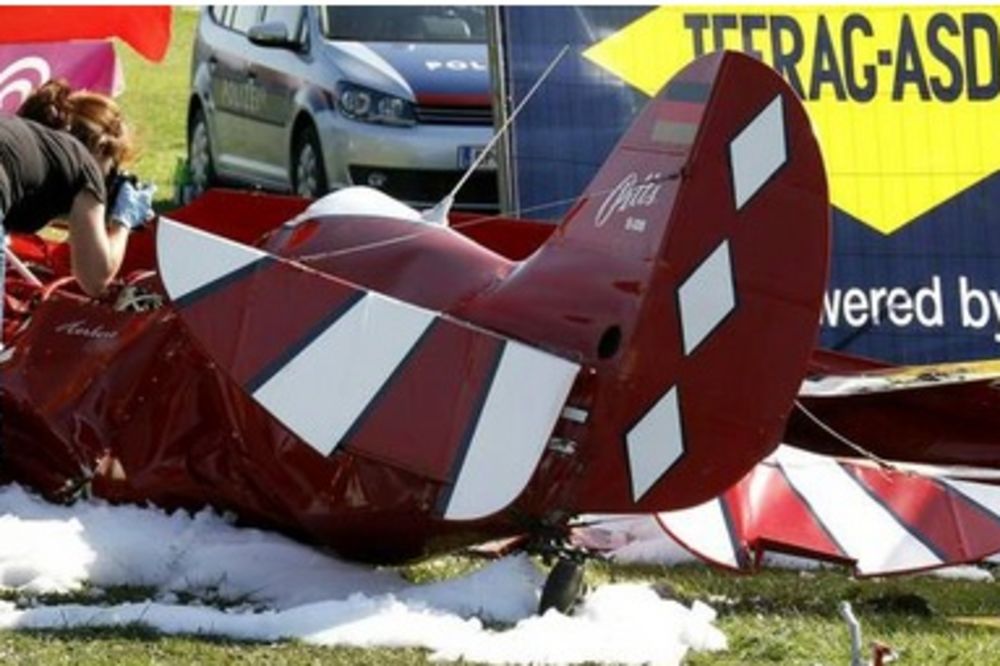 (VIDEO) AVIONI PADAJU KO KRUŠKE: Poginuo još jedan pilot u nesreći na aeromitingu!