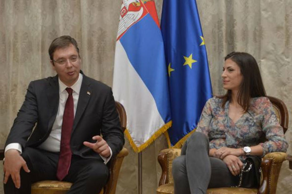 (FOTO) VUČIĆ ZAHVALIO IVANI ŠPANOVIĆ: Vi ste pravi uzor mladima