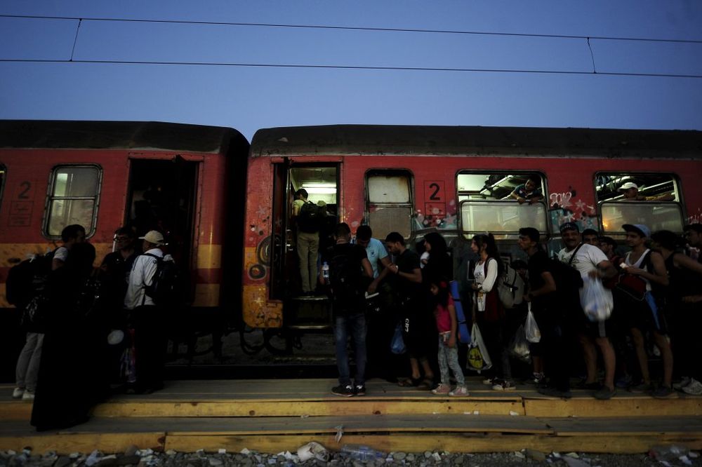 AKO TREBA DIĆI ĆEMO I VOJSKU: Srbija neće primati sve izbeglice koje vrati Mađarska