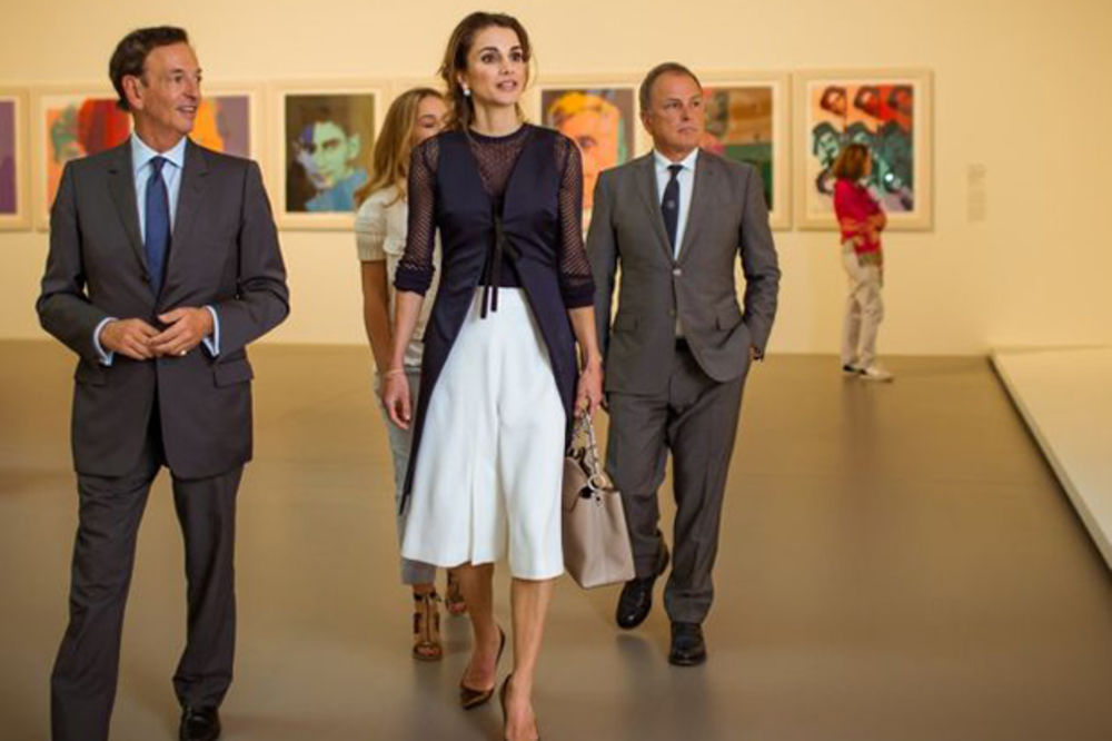 Šik na persijski način: Jordanska kraljica Ranija blistala na turneji u Francuskoj