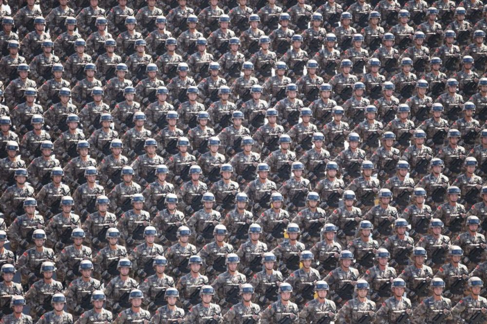 (FOTO, VIDEO) KINA DEMONSTRIRALA SILU: Pogledajte najveću vojnu paradu na svetu!