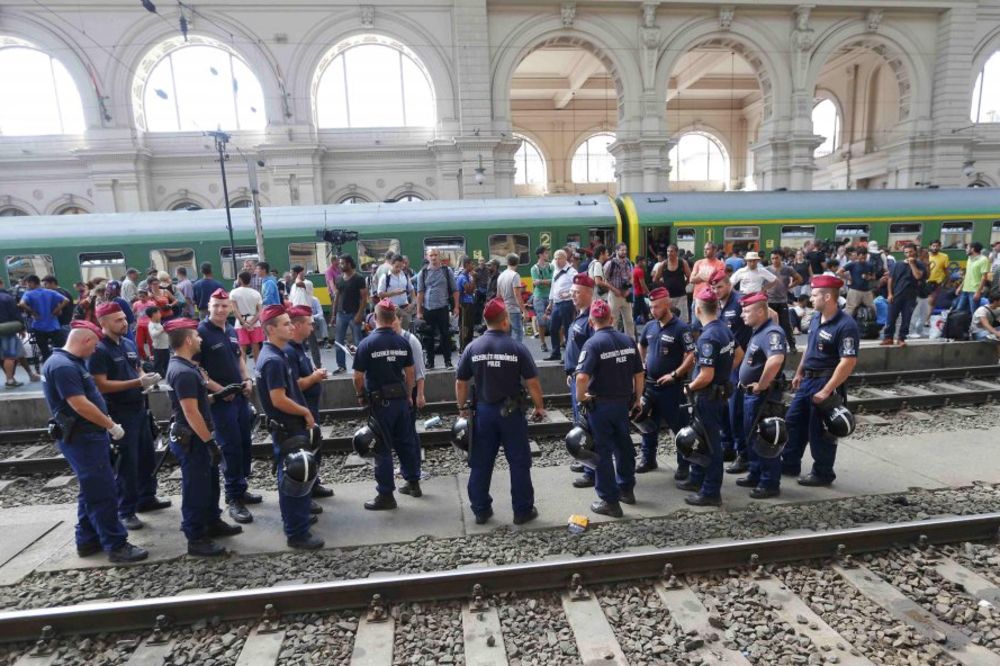 NAPETO U BUDIMPEŠTI: Mađarske železnice obustavile sve vozove ka zapadnoj Evropi!