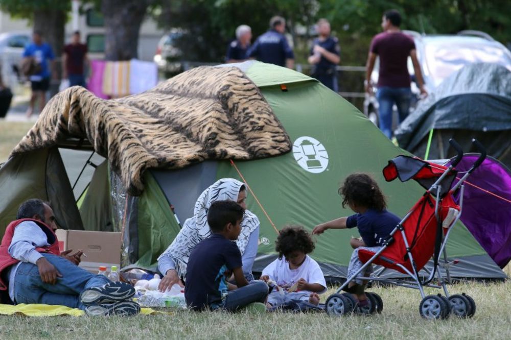 NEĆE VIŠE SVE SAMI DA PLAĆAJU: Austrija traži od EU 600 miliona evra za zbrinjavanje izbeglica!