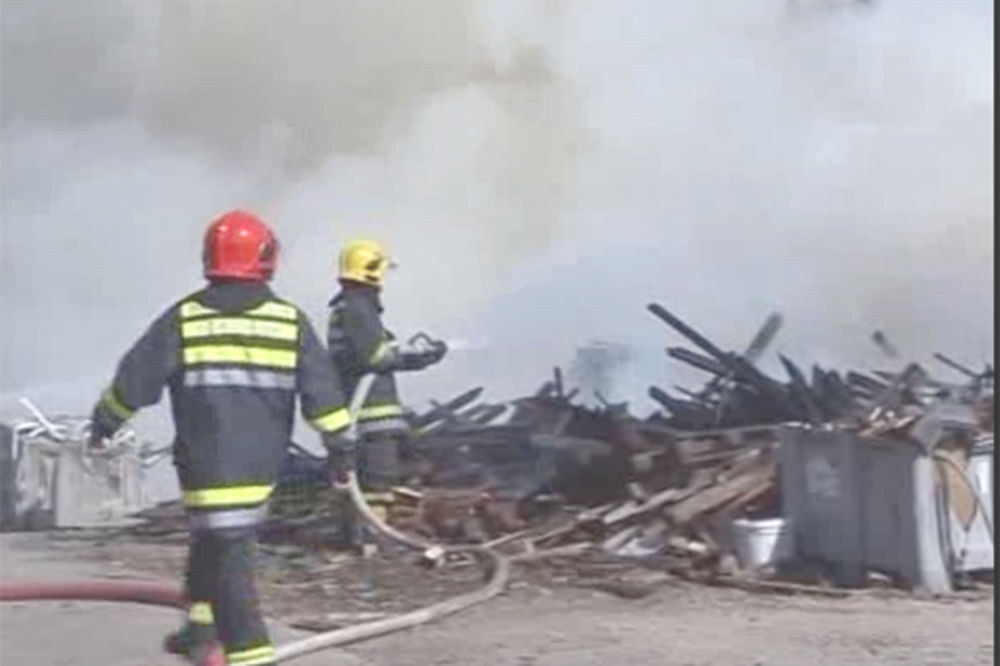 (VIDEO) POŽAR U NIŠU: Zauzdana vatra na otpadu za reciklažu