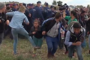 (VIDEO) SRAMAN POTEZ MAĐARSKE SNIMATELJKE: Saplela migranta sa detetom i šutnula devojčicu i mladića