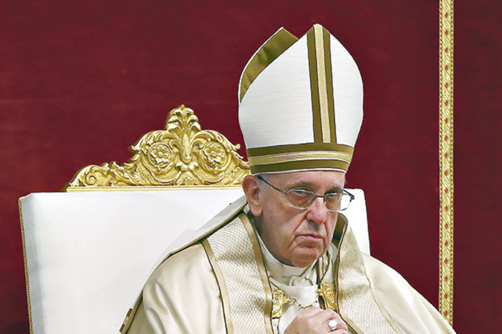 PAPA ZAMOLIO VERNIKE ZA OPROŠTAJ: Franja se izvinio zbog skandala koji potresaju Vatikan
