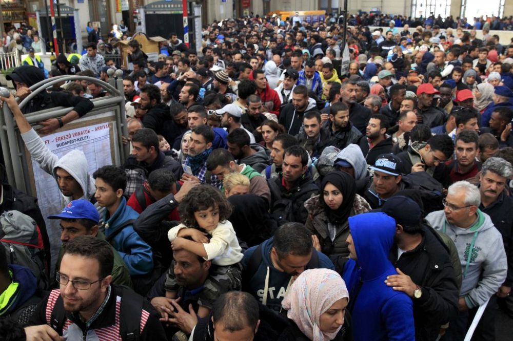 BUDIMPEŠTA NA IVICI: Na železničkoj stanici čeka 2.000 izbeglica