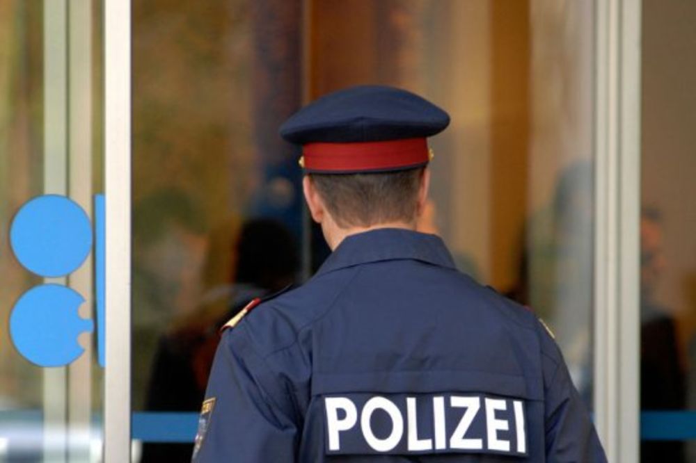 ODVELI JE U STAN I NAPALI: Iračani uhapšeni zbog silovanja nemačke turistkinje u Beču
