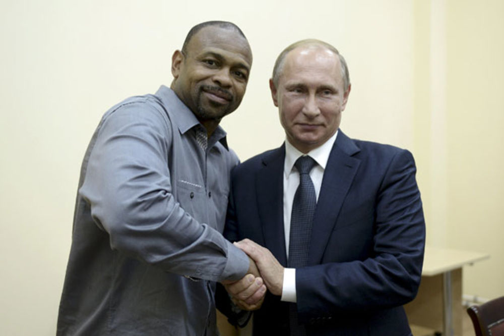 AMERIKANAC ŽELI DA ŽIVI U MOSKVI: Putin dao rusko državljanstvo bivšem šampionu Džonsu