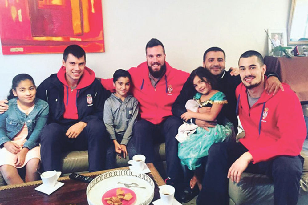 HIT PRIČA: Taksista iz Tunisa odveo srpske košarkaše u stan na kafu i kolače!