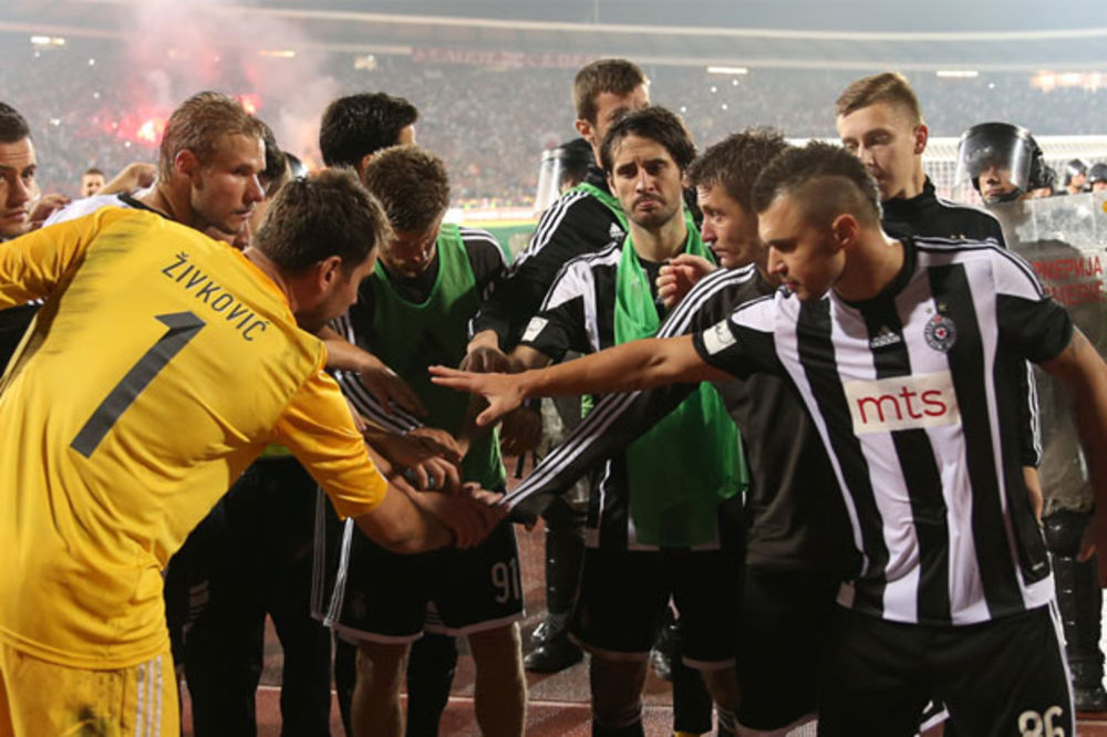 (VIDEO) PARTIZAN ZOVE GROBARE PROTIV AZ: Parni valjak melje kada je najteže