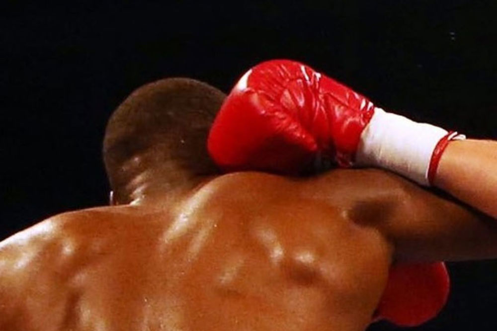 NOVA TRAGEDIJA POTRESLA SPORT: Južnoafrički bokser umro posle nokauta u ringu