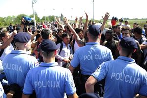 HRVATSKA ZATVORILA SVE PRELAZE SA SRBIJOM: Ušla 11.103 migranta!