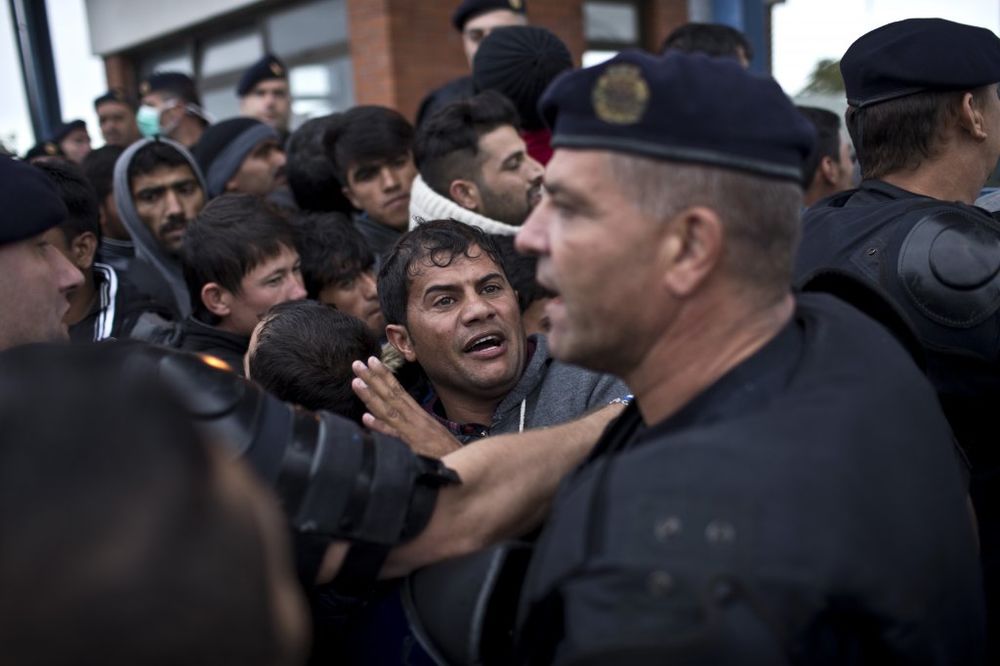 HRVATSKA U PROBLEMU: Ako Mađarska zatvori granicu, izbeglice masovno kreću preko BiH!