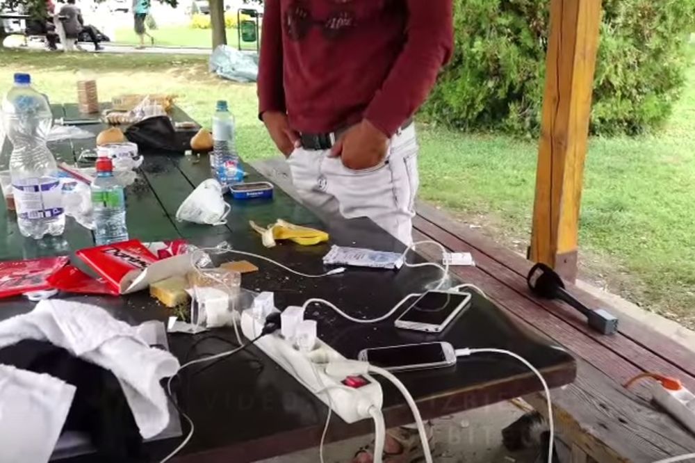 (VIDEO) MOBILNI VAŽNIJI OD SVEGA: Evo kako izbeglice pune svoje telefone