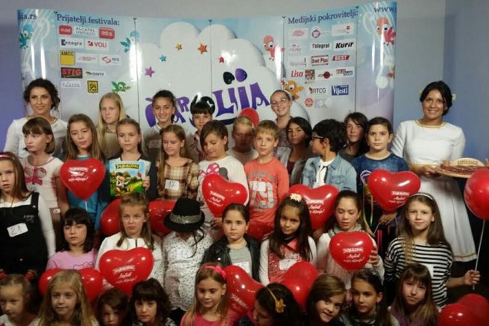 AUDICIJE ZA HOR ČAROLIJA: Dečji karavan posetio i Sremsku Mitrovicu
