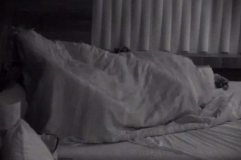 (VIDEO) HAOS ZBOG SEKSA U VB: Rade izgubio kontrolu jer nisu mogli da spavaju!