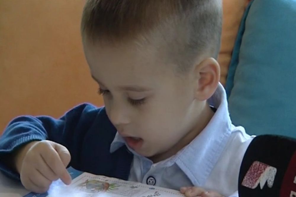 (VIDEO) MALI ĐETIĆ SVETSKO ČUDO: Ima samo 4 godine, a pogledajte šta ume!