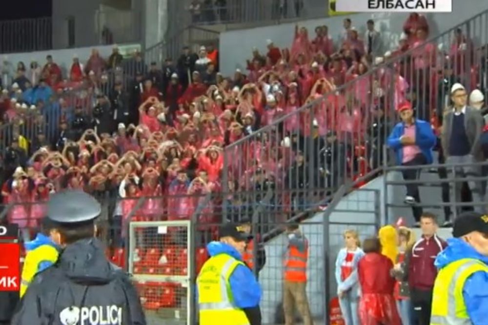 (FOTO) ORI SE SRBIJA, SRBIJA: Orlove bodri 50-tak navijača na stadionu u Elbasanu