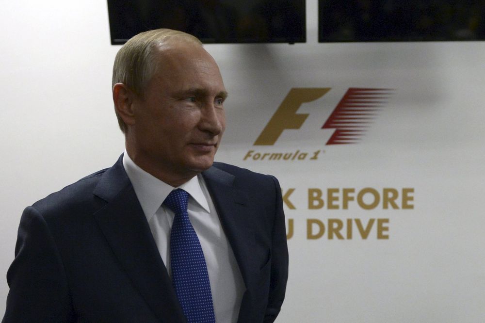 RUSKOJ LEPOTICI SE OSTVARIO SAN: Selfi sa Vladimirom Putinom postao svetski hit