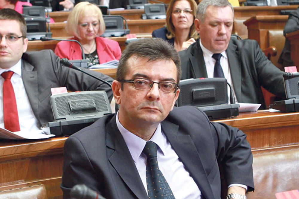 VESELINOVIĆ: Neću učestvovati u raspravi o Gašićevoj smeni, to je Vučićeva izborna predstava