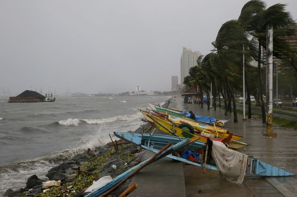 JAK ZEMLJOTRES POGODIO  FILIPINE: Ljudi u panici, očekuje se opasan cunami