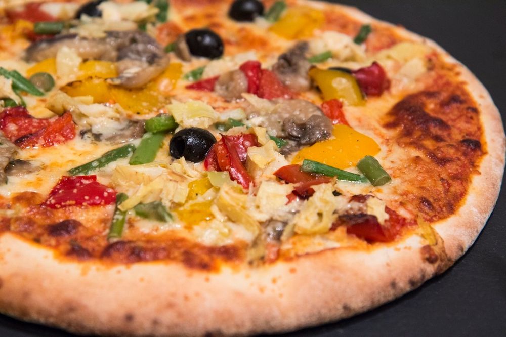 ŠTA NAM RADI OVO ZADOVOLJSTVO: Šta se dešava u našem telu kad pojedemo picu?